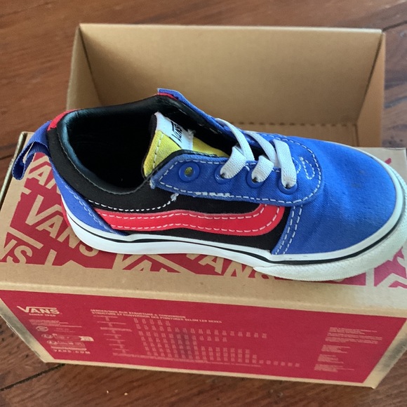 Vans Toddler Boys - like new! Size 6 - Picture 11 of 16